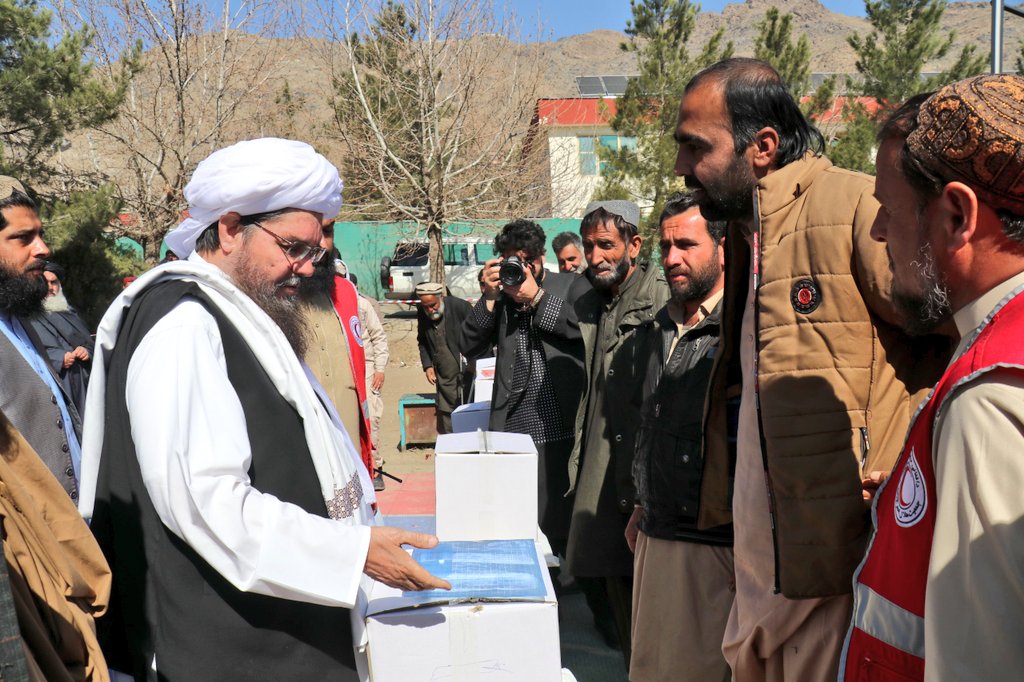 #روژه او بشري ملاتړ؛ #کابل کې پر ۱۰۰۰ راستنو شوو کورنیو خوراکي مرسته ووېشل شوه

سې شنبه، ۷ رمضان ۱۴۴۷ 
د #افغاني_سرې_میاشتې له لوري مرکزي مرستون کې پر ۱۰۰۰ #راستنو_شوو_کډوالو کورنیو د روژې مبارکه میاشت کې د هغوی د لومړنیو اړتیاوو پوره کېدو په موخه د خوراکي توکو مرسته ووېشل شوه.