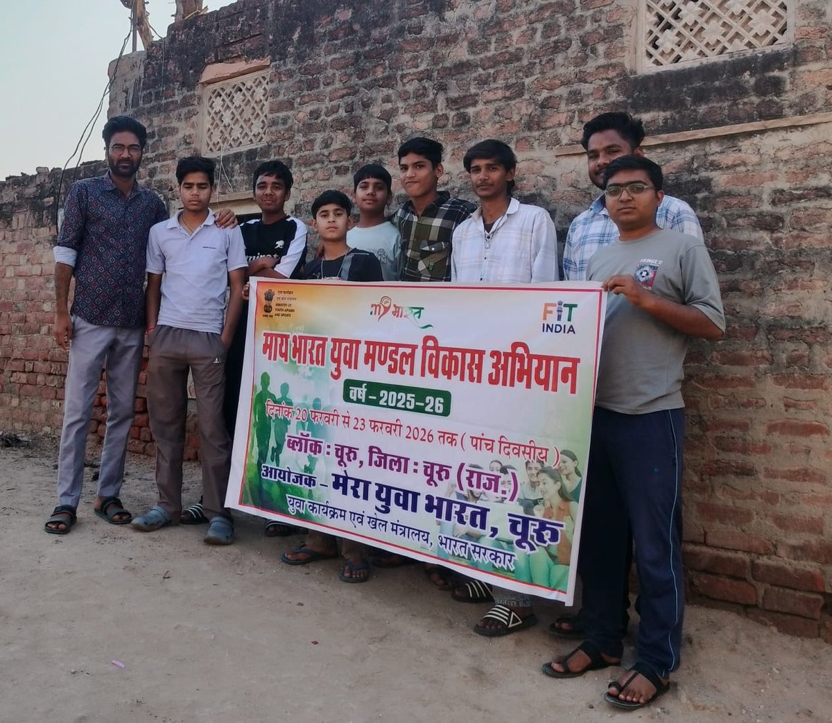 YuvaChuru's tweet photo. जिला खेल स्टेडियम से माय भारत युवा मंडल विकास अभियान को हरी झंडी

चूरु। मेरा युवा भारत, चूरु के तत्वावधान में आज माय भारत युवा मंडल विकास अभियान कार्यक्रम का शुभारंभ जिला खेल स्टेडियम से किया गया। कार्यक्रम में जिला खेल अधिकारी सीताराम प्रजापत द्वारा अभियान को हरी झंडी दिखाई | https://t.co/CfzEvpDfE2