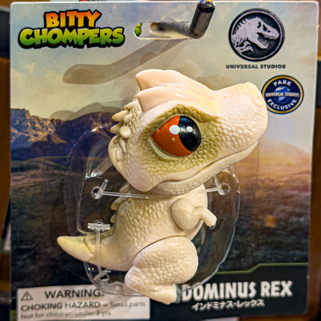 usj_me's tweet photo. ☆BITTY CHOMPERS☆
🦖ラインナップ
・ヴェロキラプトル（ブルー）
・インドミナス・レックス
・ディロフォサウルス
・モササウルス
指にパクッと噛みつく姿が可愛い！ サイズもお値段も手頃な恐竜たち✨
📍ジュラシック・アウトフィッターズ
#USJ #USJファン #ジュラシックパーク
@USJ_Official https://t.co/RxVQvJs3r8
