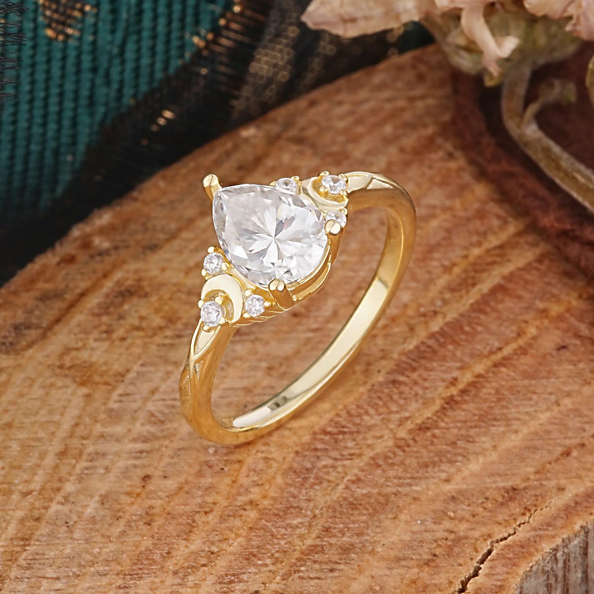 Romalarjewelry's tweet photo. Why settle for one when you can have a constellation? ✨🍐 This unique Pear Moissanite Cluster is a true showstopper. #ClusterRing #Moissanite https://t.co/6ZcX6Ao70N