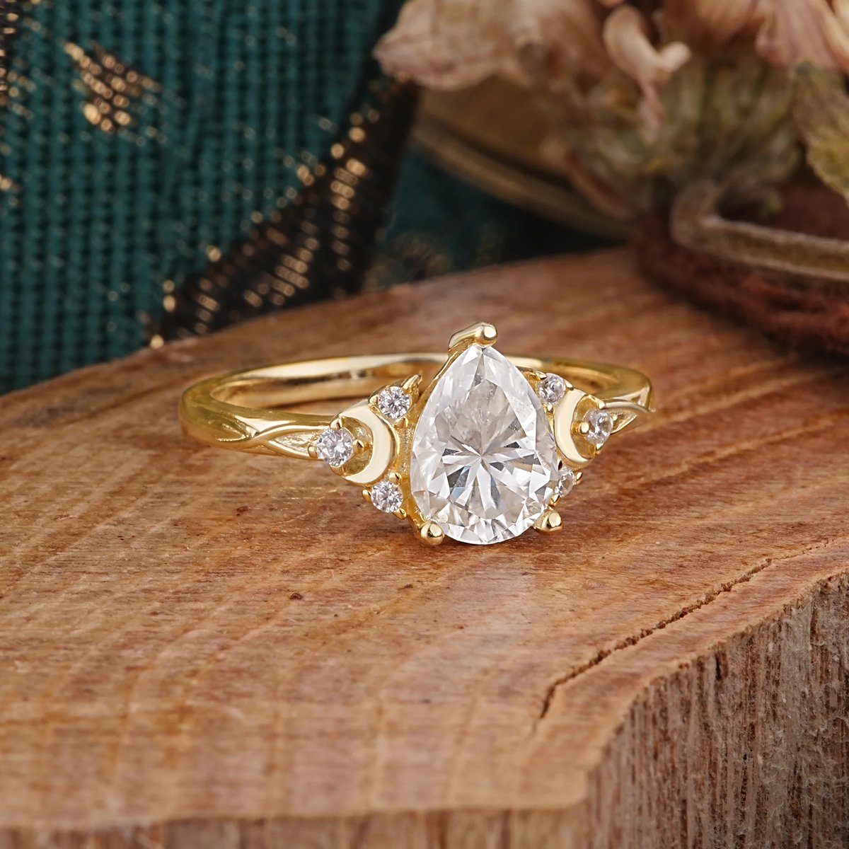 Romalarjewelry's tweet photo. Why settle for one when you can have a constellation? ✨🍐 This unique Pear Moissanite Cluster is a true showstopper. #ClusterRing #Moissanite https://t.co/6ZcX6Ao70N
