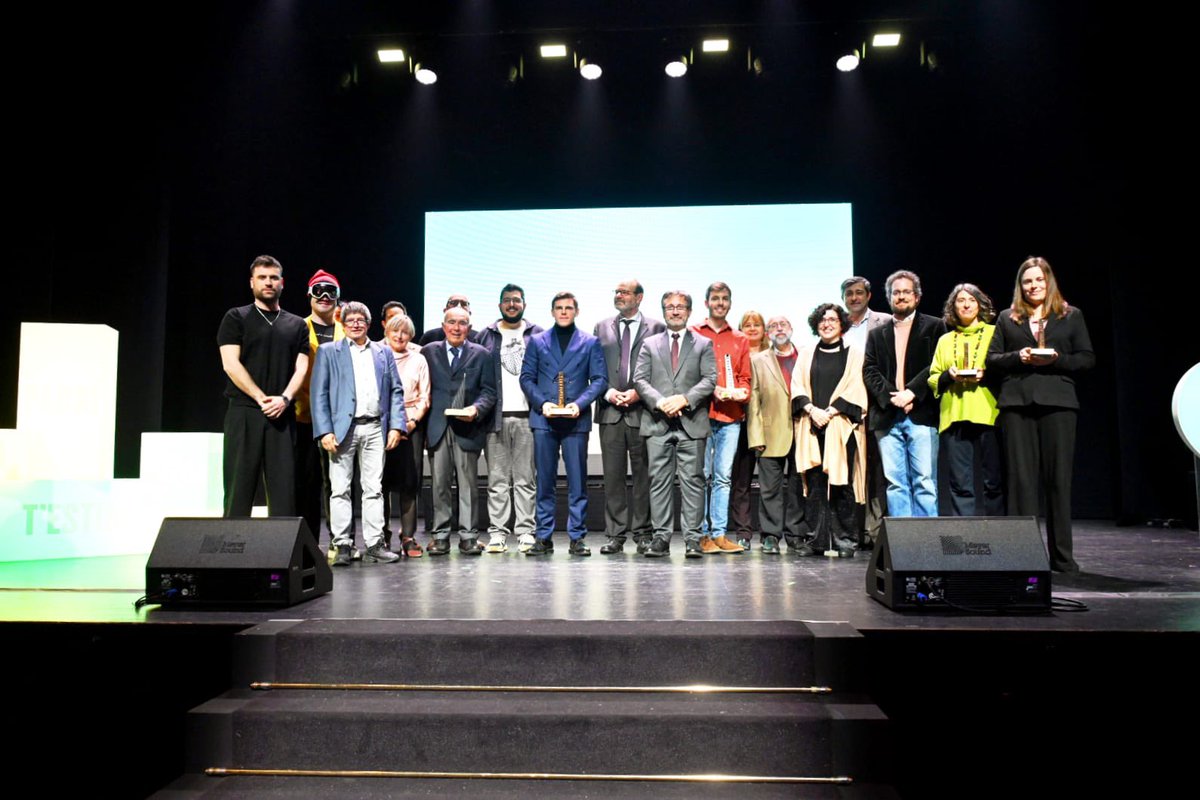 LaBressola's tweet photo. 👏🏻 Ahir, La Bressola va ser guardonada amb el 13è Premi Martí Gasull i Roig, que atorga Plataforma per la Llengua @llenguacat, a "l'exemplaritat en la defensa de la llengua". És tot un honor, sem molt contents. Felicitacions als finalistes, @cavallfort i @tradicionarius! https://t.co/o5hUYAwJO9