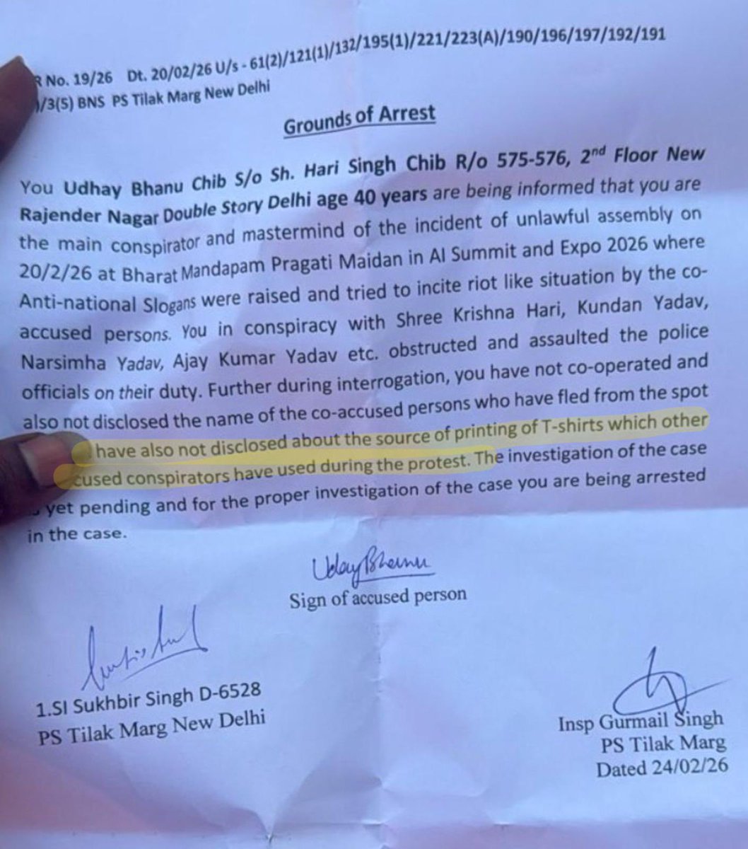 KrishanAttri_01's tweet photo. ये दिल्ली पुलिस का Arrest Memo है 

इसमें लिखा है कि आपने बताया नहीं की टीशर्ट कहाँ प्रिंट हुई? Blah Blah…

इसलिए आपको (IYC अध्यक्ष @UdayBhanuIYC) को गिरफ़्तार किया जा रहा है..

देशी किम जोंग उन, एक टीशर्ट से इतना डर? https://t.co/cdjNWrGriy
