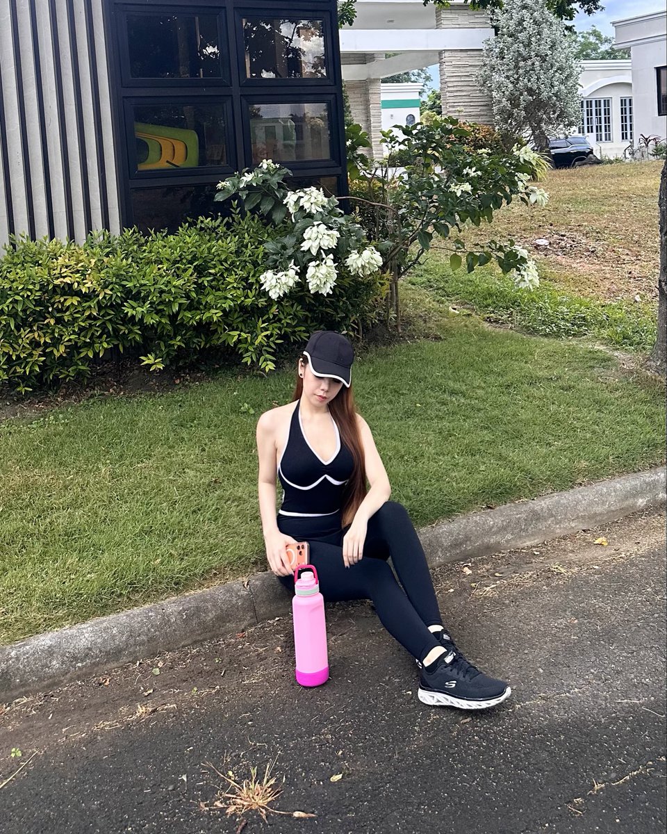 Arat G, takbo!🏃‍♀️🖤
IG: @samanthadcofficial
#run #running #ootd