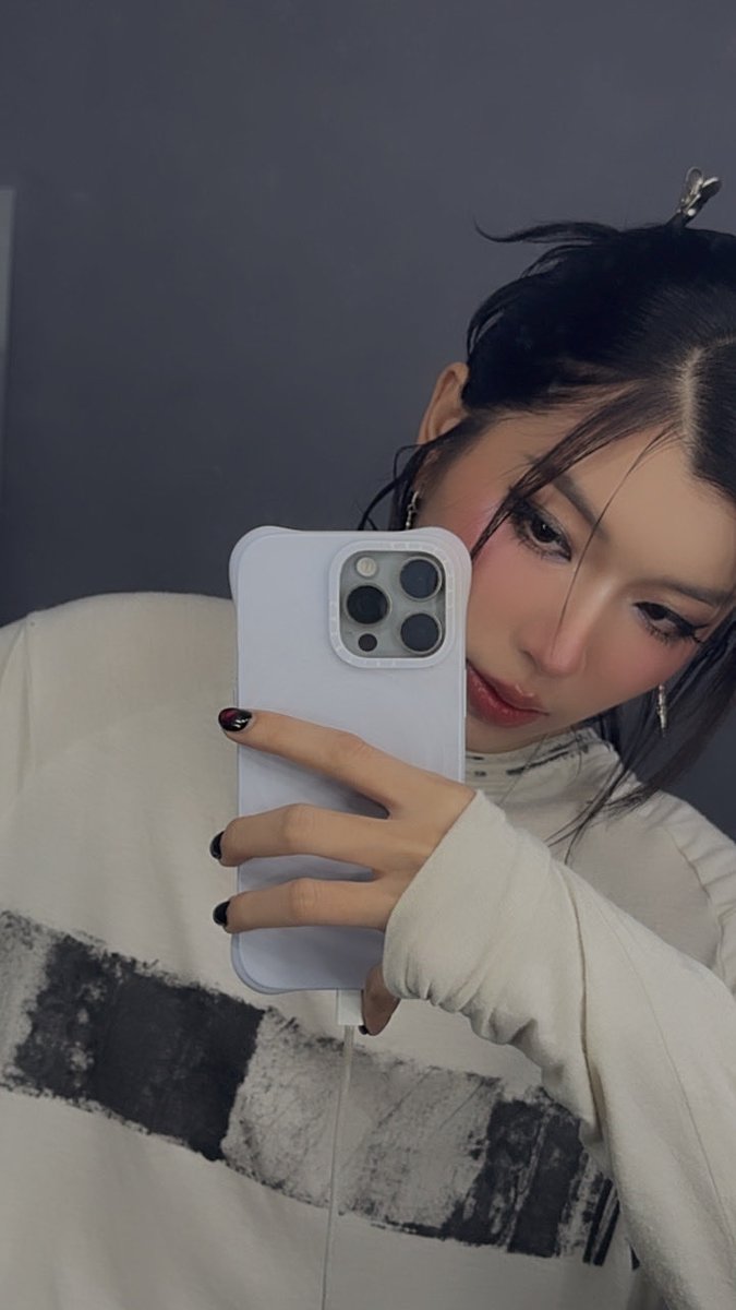 Ngocsnoopy's tweet photo. Hóng layout đi sự kiện của chị đẹp ĐAQ quá 😍
#YSLBeautyVN_Kimtuyen
#YSLBeautyVN_Donganhquynh
#YSLBeautyVN_Kimdong
#YSLLIBRE https://t.co/CkOXZpVl2f