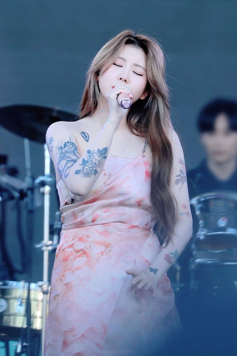 페벌 야외 무대 좋은 이유
바람 불 때 너무 아름다우심……….