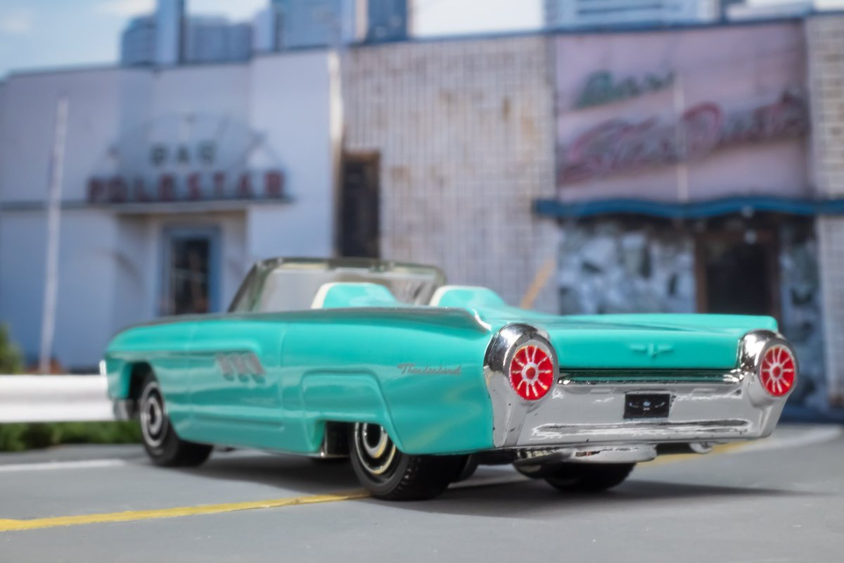 マッチボックス ムービングパーツ のフォード サンダーバード 1963を