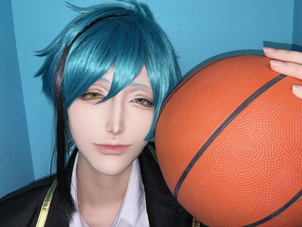 cosplay  twst   🦈

小エビちゃんも一緒にやる〜？