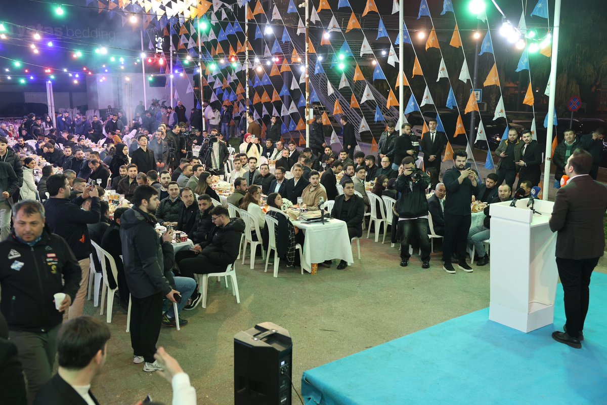 mustafatoklu07's tweet photo. Vefa, geçmişi unutmamak; birlikte yürüdüğün yolu hatırlamaktır. 

AK Parti Antalya İl Gençlik Kolları’nın düzenlediği Vefa Sahur programında, gençlik kolları yıllarımızın heyecanını yeniden yaşadık.

Katılımlarıyla bizleri onurlandıran Gençlik kolları genel başkanımız Sn. Yusuf İbiş ve organizasyon da emeği geçen Antalya il gençlik kolları başkanımız Niyazi Alkan’a gönülden teşekkür ediyorum.

Aynı davaya gönül vermiş yol arkadaşlarımızla bir araya gelmek, hasbihal etmek bizler için büyük mutluluktu.

Gençlik varsa umut var.