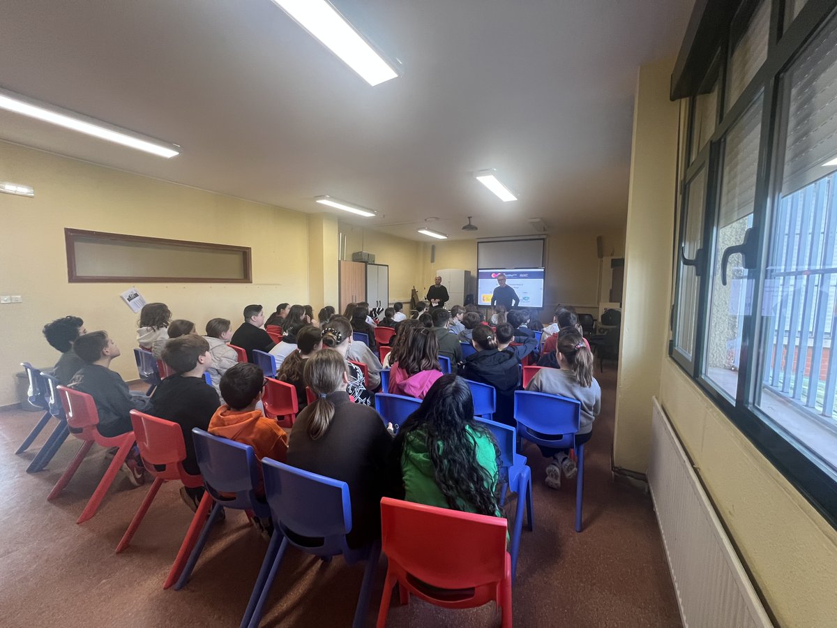 El 20 de febrero, <a href="/DanielJoveV/">Daniel Jove Villares</a> y <a href="/PresnoLinera/">Miguel Presno Linera</a> estuvimos en el Colegio Jacinto Benavente (Vega, Gijón) con el Kit de primeros auxilios frente a la inteligencia artificial y pudimos conocer de primerísima mano el uso que ya hacen niños y niñas de 6º de Primaria de esos sistemas...