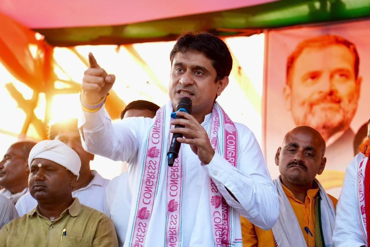 TikamIYC's tweet photo. लोकतंत्र की राह पर चलेंगे,
हक़ और अधिकारों को लेकर लड़ेंगे।

#IStandWithYouthCongress @IYC @Rajasthan_PYC  @SachinPilot @UdayBhanuIYC  @AbhimanyuP00NIA https://t.co/JvTXKjkwdx