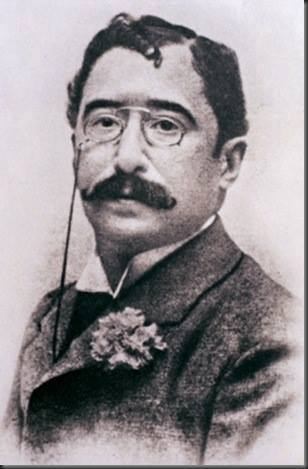 gozARTE's tweet photo. TAL DÍA COMO HOY... En 1916 Mariano de #Cavia fue elegido miembro de la Real Academia Española. Había nacido en #Zaragoza en 1855 (una placa lo recuerda en la Plaza del Justicia) y se había convertido en la figura clave del periodismo español de su época (unos prestigiosos premios siguen llevando su nombre). Para que veáis que no exagero, os dejo algunas de las cosas que dijeron de él:
- "la joya exquisita de la prensa española"
- "el águila del Moncayo que hizo reverberar durante medio siglo el alma aragonesa sobre todos los desfallecimientos de la patria"
- "la suprema dignidad interna revestida del más extremado atildamiento exterior"
- "un hombre honrado, un patriota de ardiente corazón, un escrupuloso cumplidor de sus deberes sin otra ambición que la de contribuir al engrandecimiento de España"
- "una vida pública ejemplar"