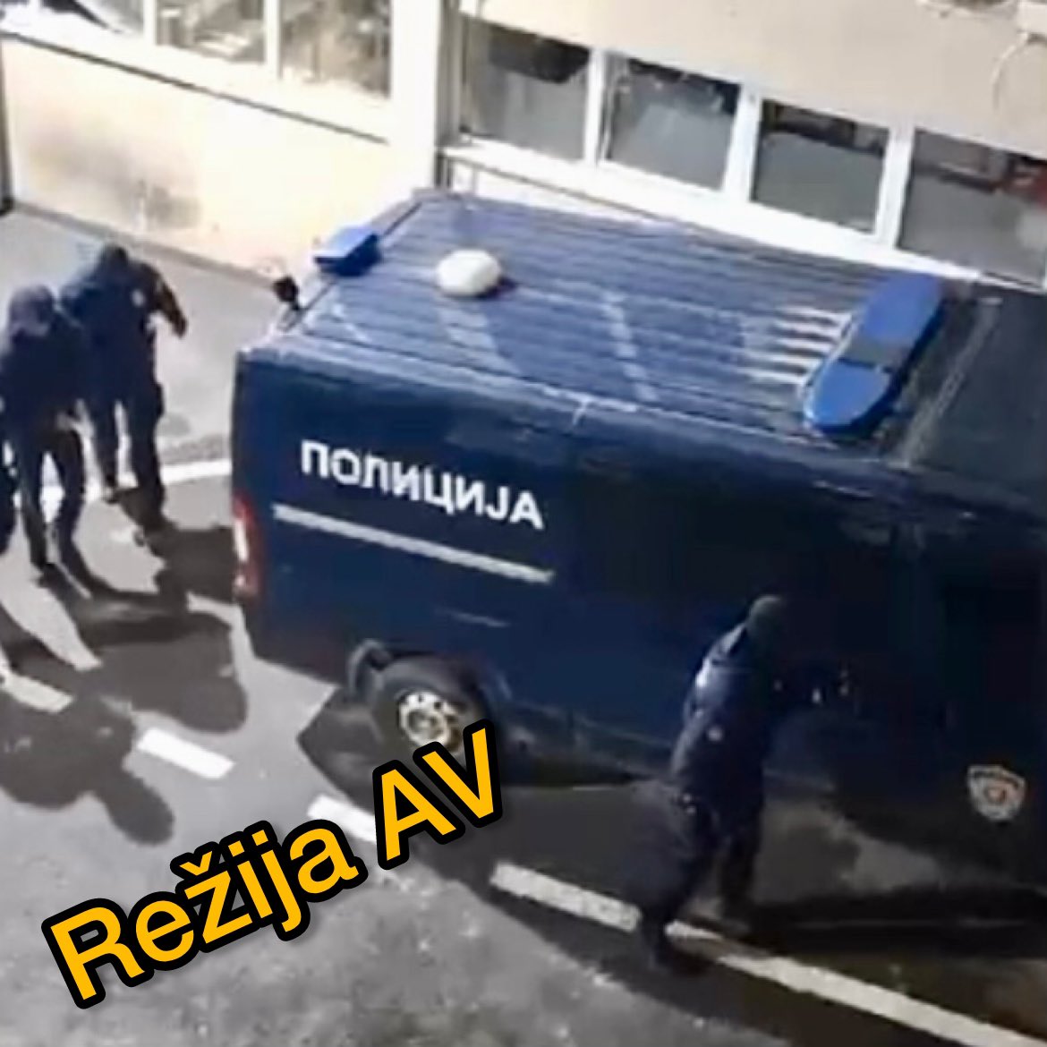 Srpski Gebels ne miruje. Non stop režira svoje ubistvo. Svakodnevna predstava za Ćacad i penzionere. 
Njega mogu da uniste mafijasi koje je stvorio i ucenio, onda narko kartel koji je pogodjen Vucicevim kartelom ili Tramp nakon odluke da je Srbija umesana u kradji njihovih izbora