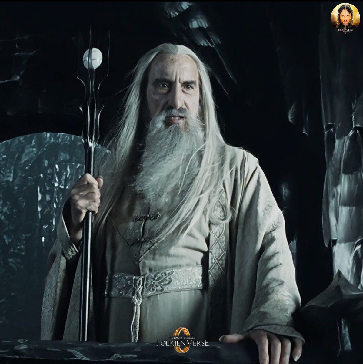 Sir Christopher Lee solo aparece en 14 minutos de las 11 horas que dura aproximadamente toda la trilogía de El Señor de los Anillos. 

Y aún así logró cautivarnos a todos con su Saruman. Poco se habla de este gran actor.
