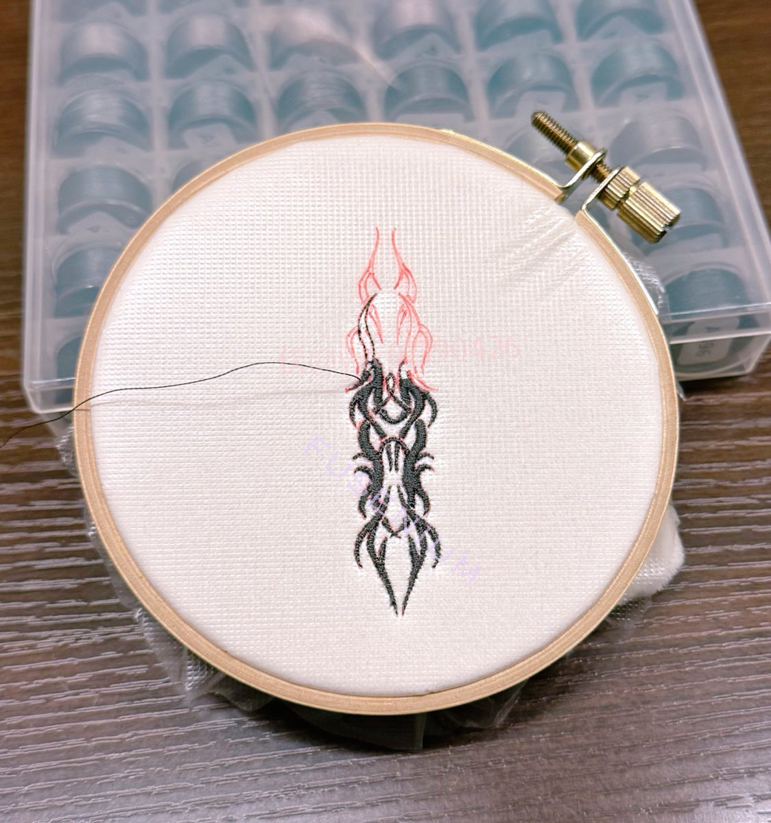 まだちんたらやってる🫠 ﾈｯｺ(仮)用の生地が届くまでには終わらせる