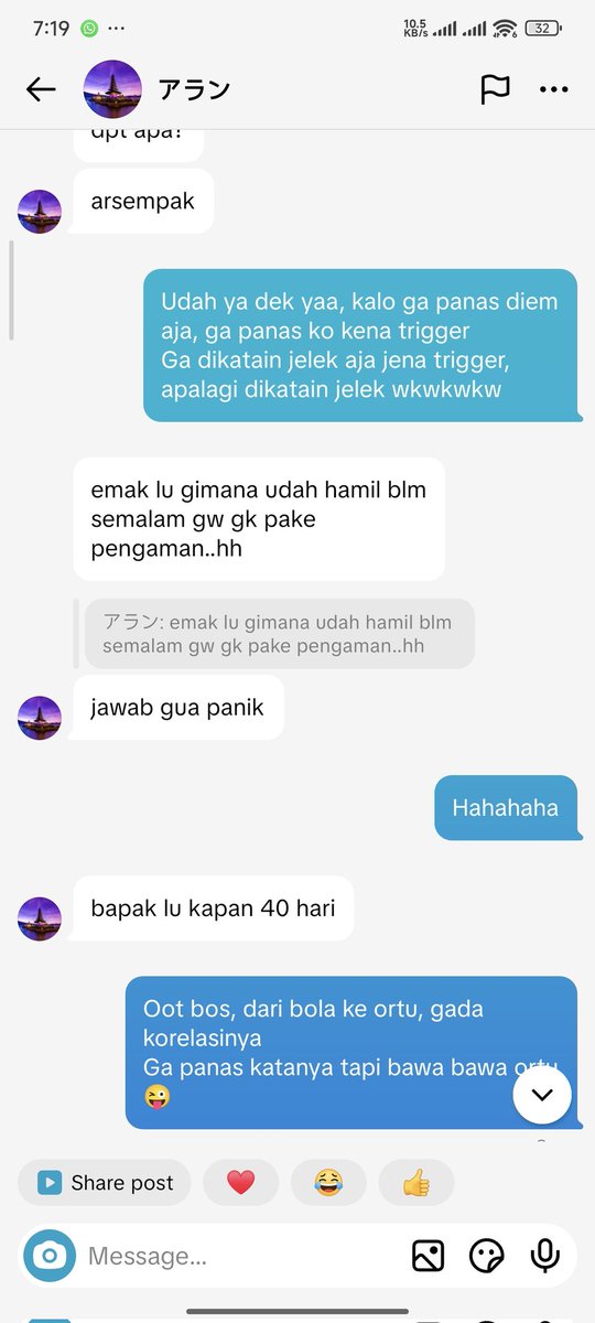 inipunyasett's tweet photo. @tirta_cipeng Izin share juga dok, gw fans arsenal yang bikin tiktok soal ngajak photobooth asal jangan baju emyu, posisinya waktu itu seminggu abis arsenal kalah 2-3 wkwkwkwk, komen full hujat, selama masih dalem konteks bola kaya trophy, goal, intinya banter banteran mah masih oke lah https://t.co/hWLT53ZMMW