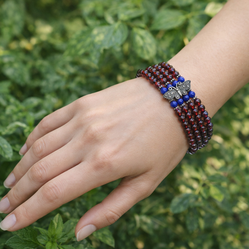 ガーネット』は古くから情熱と力強さを象徴する石として語られ