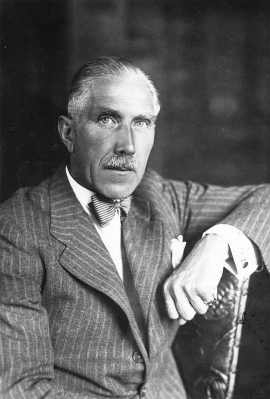 Estoy seguro que esa ultraderecha puede ser domada si la rodeamos de políticos conservadores.... ¿que puede salir mal?