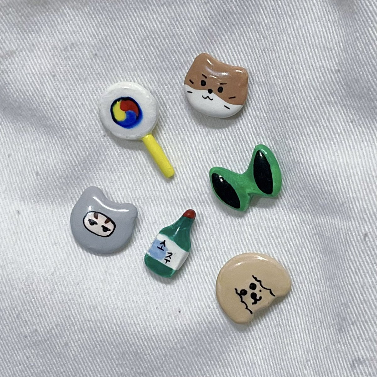 𝘎𝘪𝘷𝘦𝘢𝘸𝘢𝘺 𝘍𝘌𝘉𝘣𝘰𝘺 𝘋𝘢𝘺 .⋅˚₊‧ 🜲 ‧₊˚ ⋅
#yourfebboy_cafe

✨𝗳𝗲𝗯𝗯𝗼𝘆 𝗰𝗹𝗮𝘆 𝗽𝗶𝗻𝘀 𝟮𝟬 𝗲𝗮 (𝗿𝗮𝗻𝗱𝗼𝗺)

🗓️𝟮𝟴 𝗙𝗲𝗯 𝟮𝟬𝟮𝟲
📍<a href="/Cabo_cafe/">Cabo's cafe | รับจัดงานคาเฟ่วันเกิดศิลปินทุกด้อม🤍</a> 

#DK #VERNON #DINO 
#กะรัตพระเวสสันดร