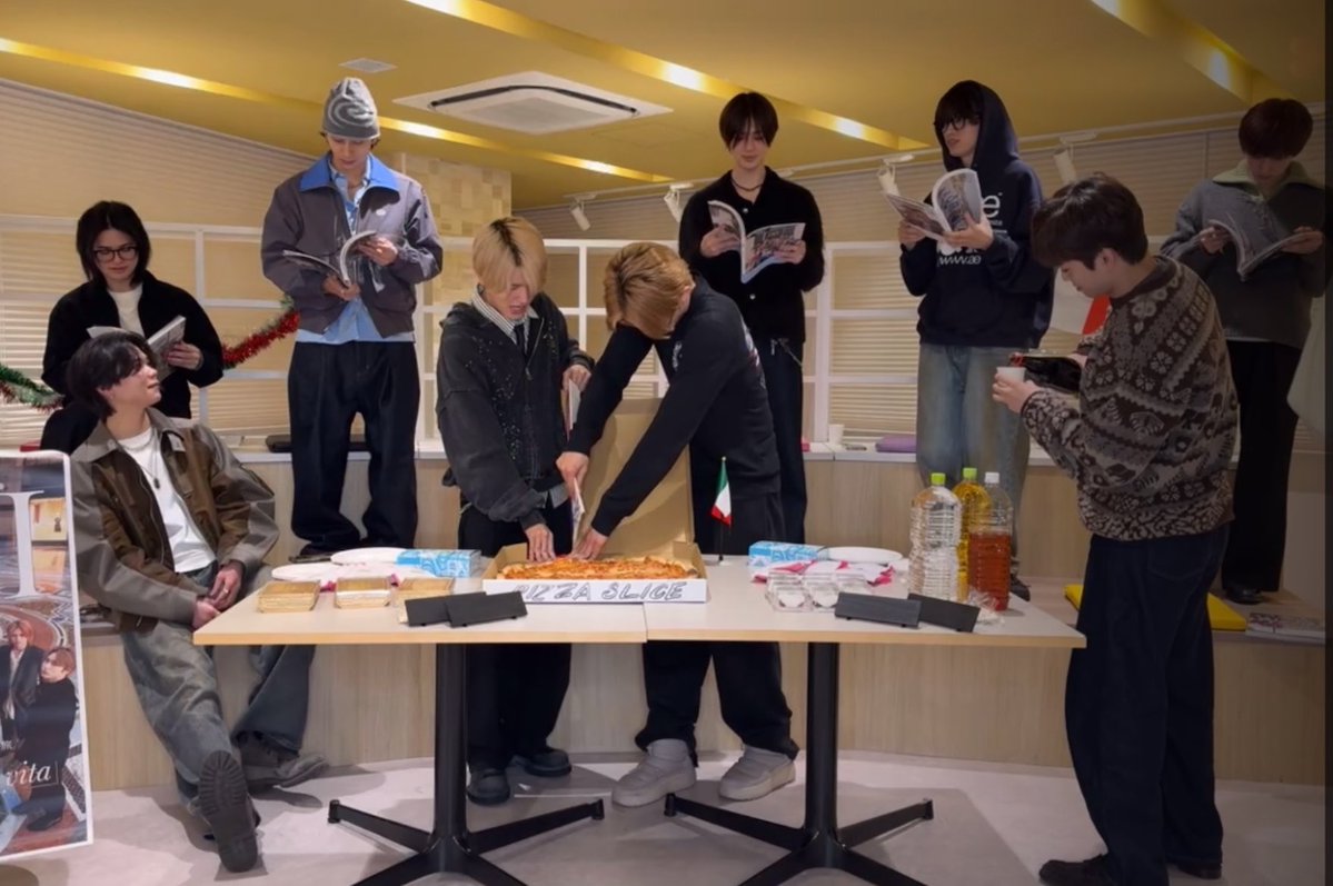 座ったらいいのに立ち読みしてる人多い時間じわった