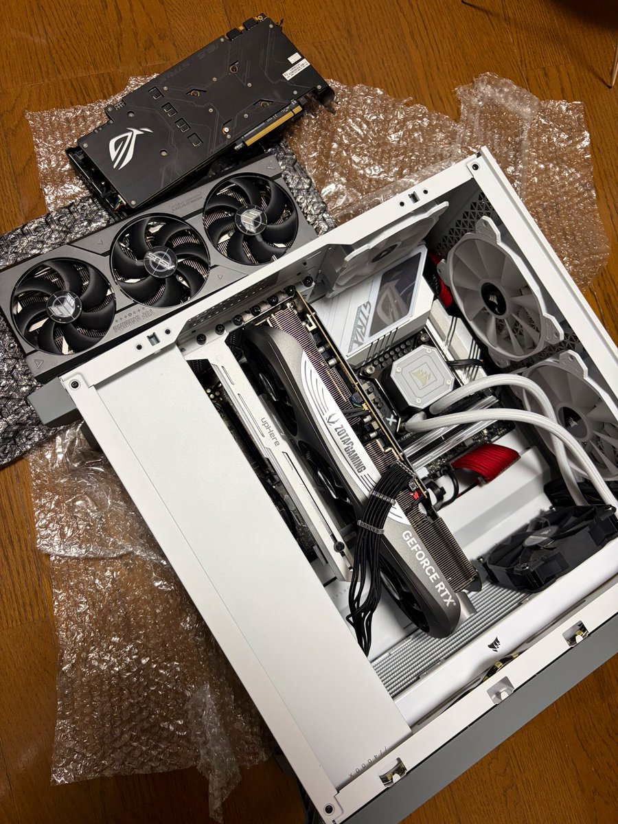 ccxssso's tweet photo. 久しぶりにZOTAC買ったけど、TUFの90より80のがでかいんだけど…ミドルタワーじゃ入らないからフルタワー買う…😢

ダウングレードです笑笑 https://t.co/iwvKWxFgVA