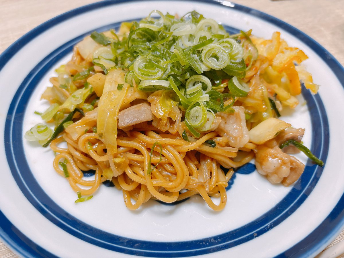 aumeeeee's tweet photo. ホルモン焼きそばが食べたい！！！って急に降り立ったので作ってみた🫶🏻蒜山焼きそばのレシピを参考にしましたけど、よく考えてみたら本物食べた事ない。正解がわからん🙂‍↕️笑
この後美味しくいただきました。満足。 https://t.co/WkHqN9544i