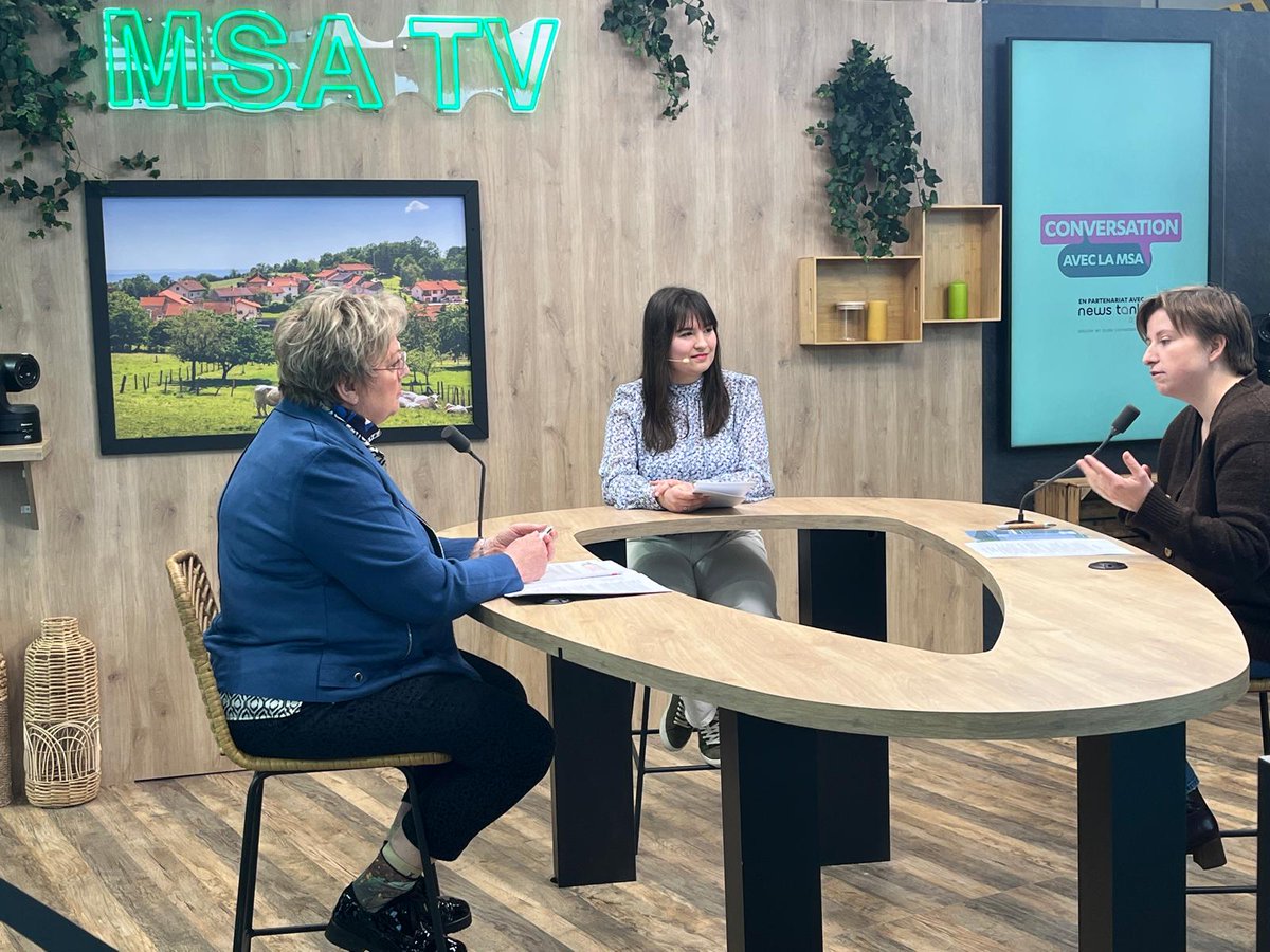 msa_actu's tweet image. #MSATVauSIA Anne Gautier, Vice-présidente de la CCMSA et cheffe d'exploitation échange avec @MathildeHignet, députée d’Ille-et-Vilaine et membre de la Commission des Affaires économiques sur la place des femmes en agriculture.