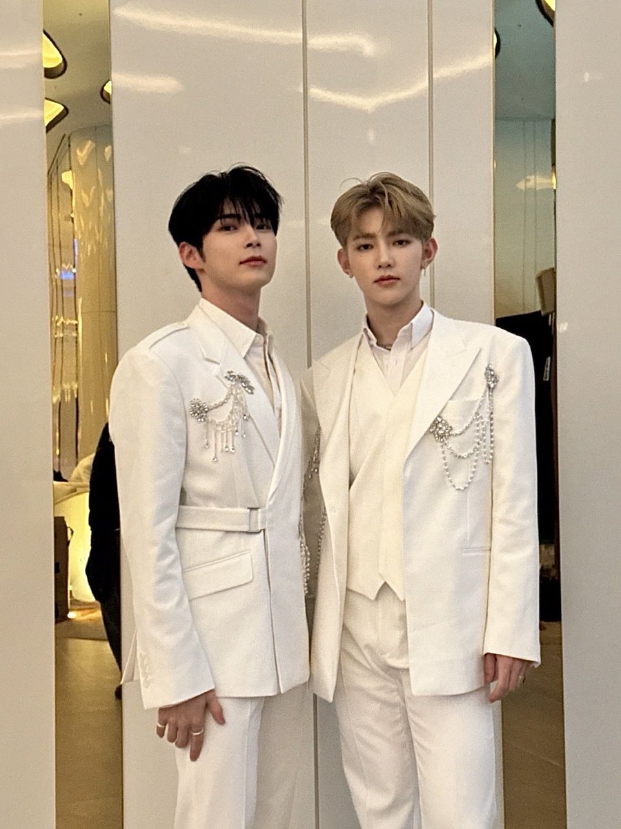 theyre about to break the record for having the highest number of bridesmaids at a wedding