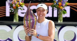 Marly103-20! Merci ROGER 🎾🏆 ❤️❤️ 👑🐐 tweet media