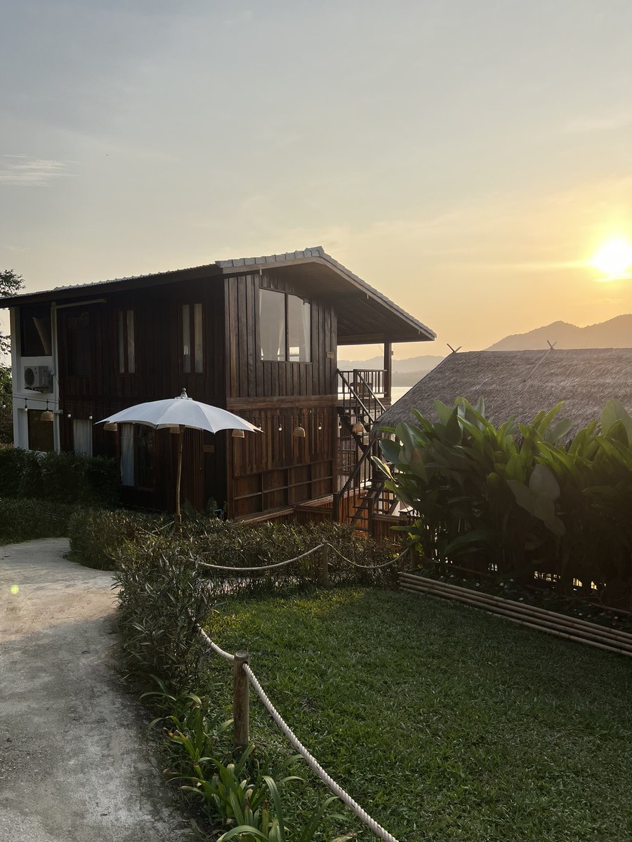 Special_LadyBoy's tweet photo. 📍 บ้านหลงวิวเล : ราคา ที่พัก บรรยากาศ บริการ ดีครบจบ #ชุมพร #ที่พักชุมพร #ชอบเที่ยว #สายเที่ยว #หาเพื่อนเที่ยว 🚘🌻 https://t.co/xVGjAinfwK