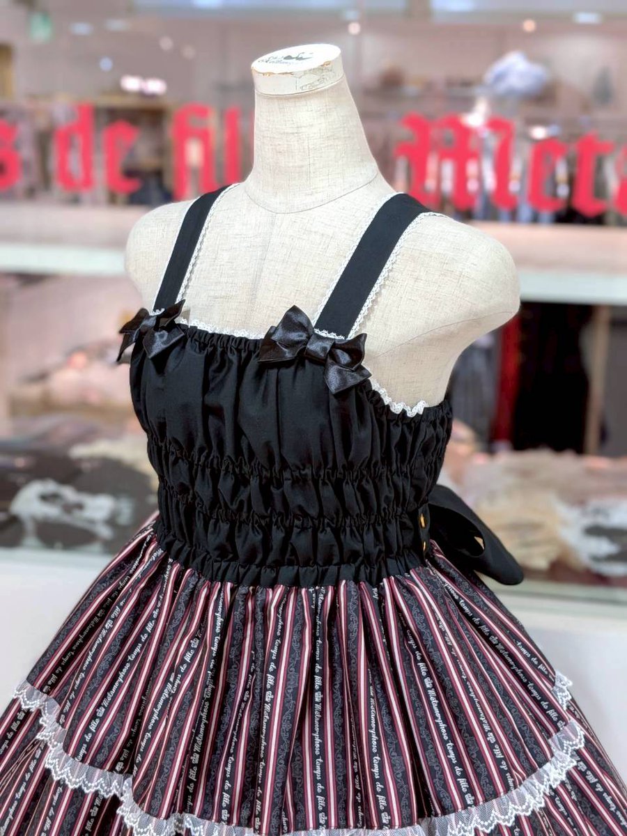 1枚目 前ウエストリボンブローチあり 2枚目 前ウエストリボンブローチ