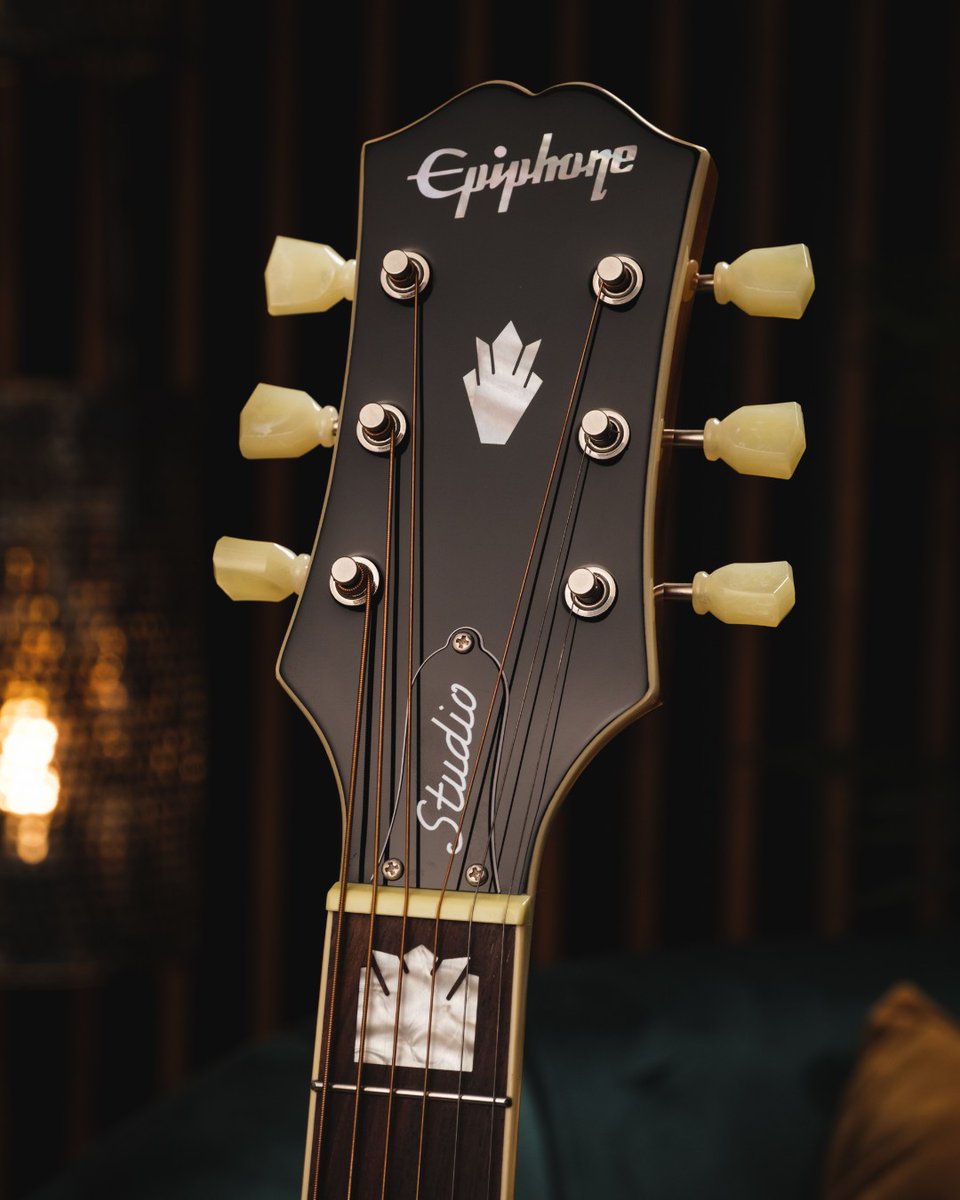 Epiphone J-200 Studioは、Gibson J-200をベースにしたモデル