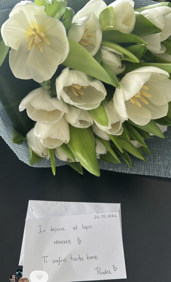 Pensiamo tutti come Paola, che figlia meravigliosa hai 🤍

<a href="/LauraPausini/">Laura Pausini</a> 🤏🏻