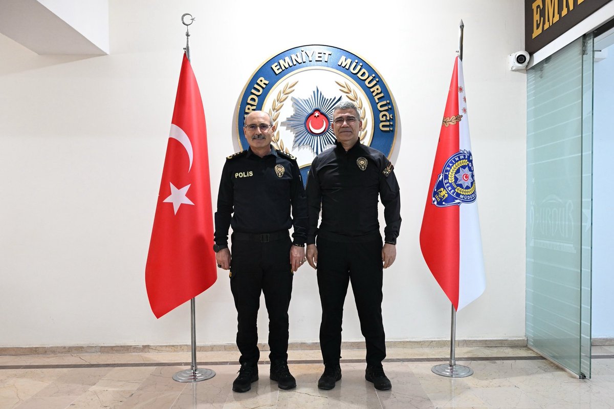 Burdur İl Emniyet Müdürü Sn. Ahmet KURT'a iade-i ziyarette bulunduk. Misafirperverlikleri için kendilerine teşekkür eder, çalışmalarında başarılar dilerim.