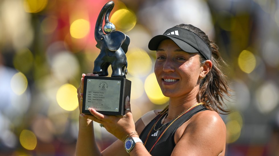 Marly103-20! Merci ROGER 🎾🏆 ❤️❤️ 👑🐐 tweet media