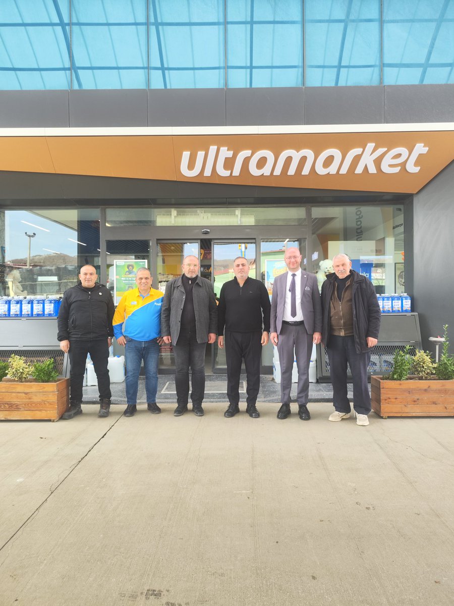 Vize’nin tanınmış simalarından, Aksoylar Mobilya sahibi Sayın Aytaç Aksoy’u; İlçe Başkanımız Ümit Kabaklar ile İlçe Başkan Yardımcılarımız Güven Gözlü ve Ali Güvercin ile birlikte iş yerinde ziyaret ettik.

Gerçekleştirdiğimiz ziyarette ilçemizdeki ticari faaliyetler, esnafımızın