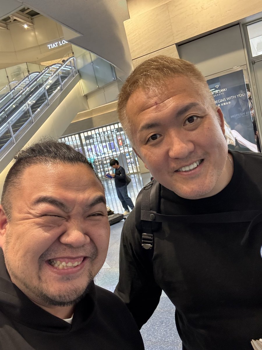 さぁ、これからハワイに行ってからのクルーズ船に乗船！！
ガッツリ頑張ります！

楽しい旅になるといーな！

羽田空港で柔道の鈴木佳治さんにお会いしました！めちゃうれしー！と代表がはしゃいでます！

しっかりとお仕事もしますよー！
まずはハワイを楽しも！