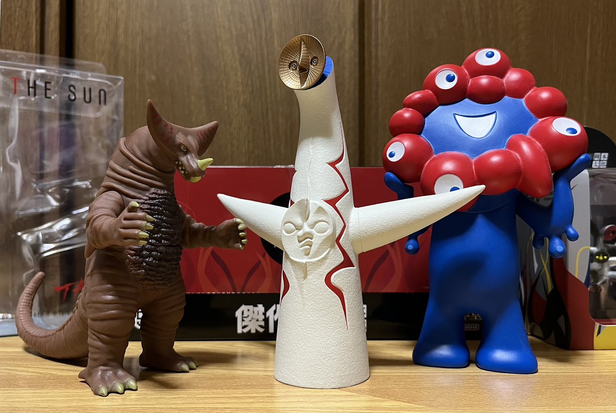 大阪で買ってきた太陽の塔フィギュアと岡本太郎傑作選を開封！ こども