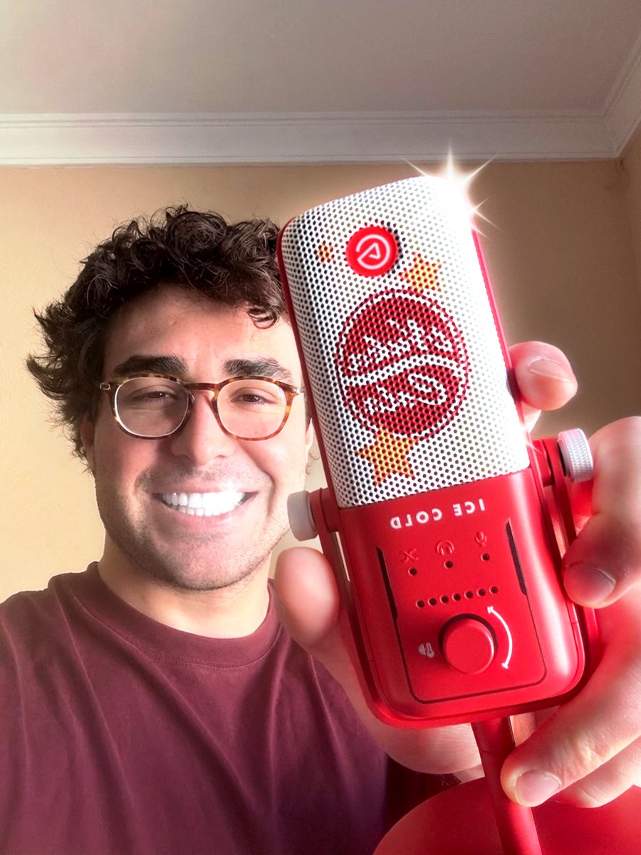 DaftHero's tweet image. Me ha llegado la nueva colección de Fallout con el Wave:3, stream deck y el brazo edición Nuka-Cola~ lets go gang✨✌️#ad #elgato #fallout @elgatoES