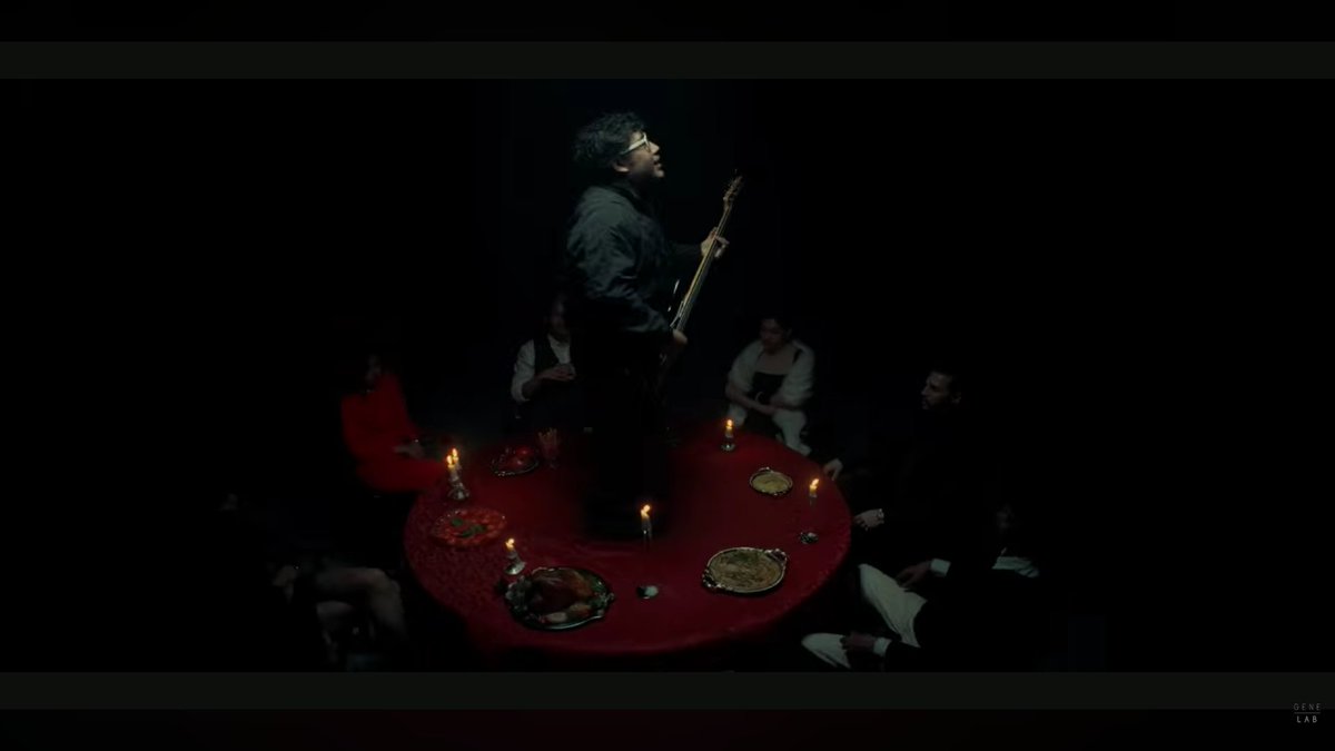 engturam's tweet image. ฟังจบไปรอบนึง ชอบในการเล่าเรื่องความสัมพันธ์คนที่มันซับซ้อน ด้วยรูปประโยคสร้างความลึกลับ คลุมเครือ เมโลดี้ที่ไม่ได้พวงพุ่งหรือเล่นโน้ตสูงมาก ยิ่งสร้างความอึมครึม

ก่อนจะเฉลยว่าจริง ๆ ใจเราเองก็ซับซ้อน ลึกลับ อึมครึม ไม่ต่างจากเขาหรอก

#ปรัศนี #TheDarkestRomance #GeneLab #GMMMusic