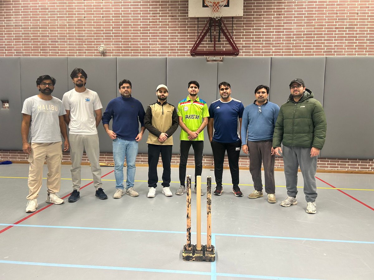 Moslimjongeren Den Haag tweet media