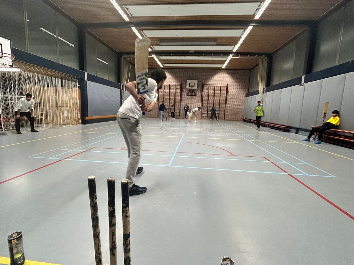 Moslimjongeren Den Haag tweet media