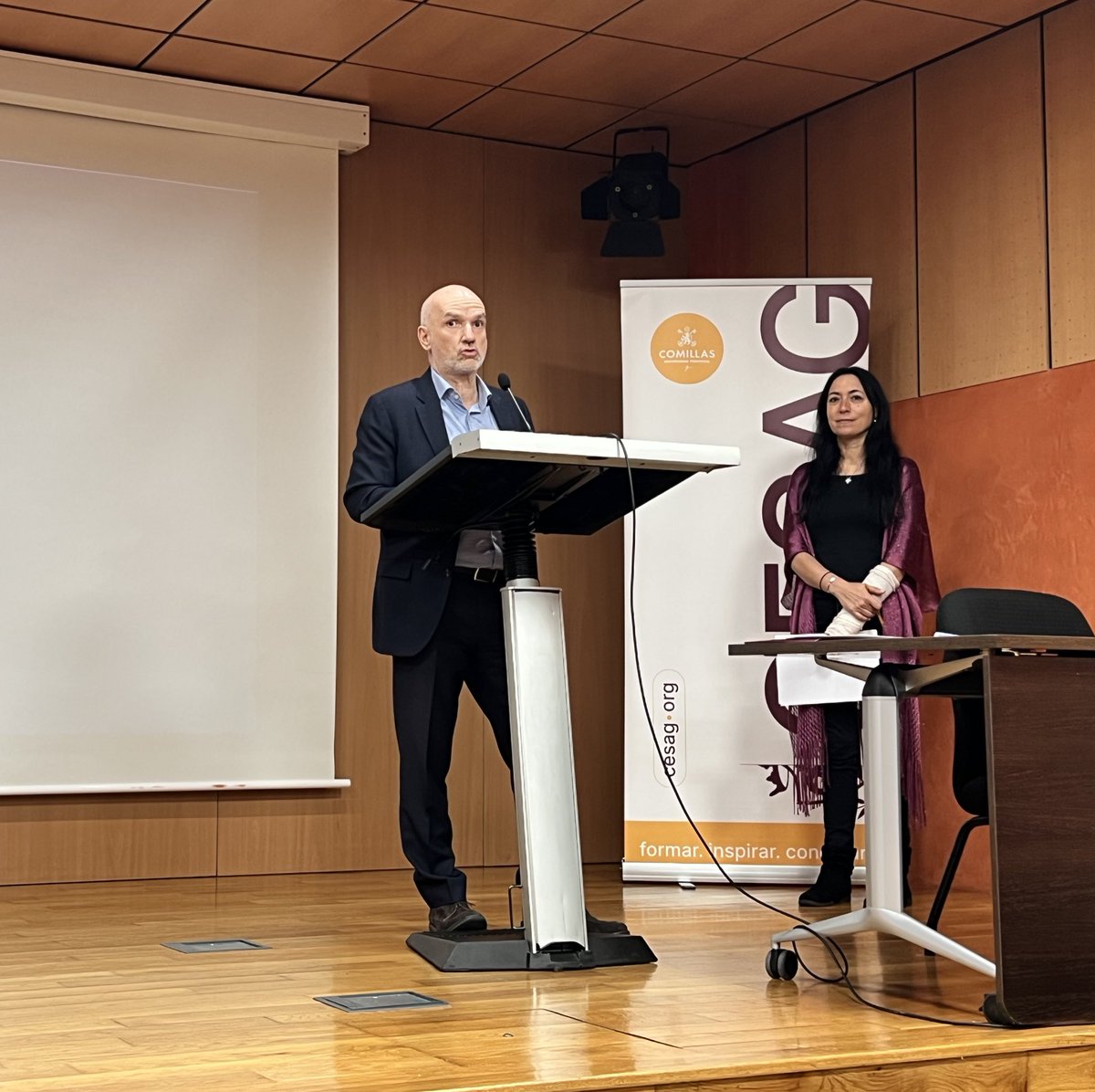 CESAG_'s tweet photo. 🏆 ¡Empieza la ceremonia de entrega de premios del FestCESAG!  A continuación conoceremos a las candidaturas ganadoras de entre 231 participantes. https://t.co/n2W4wjvYAc