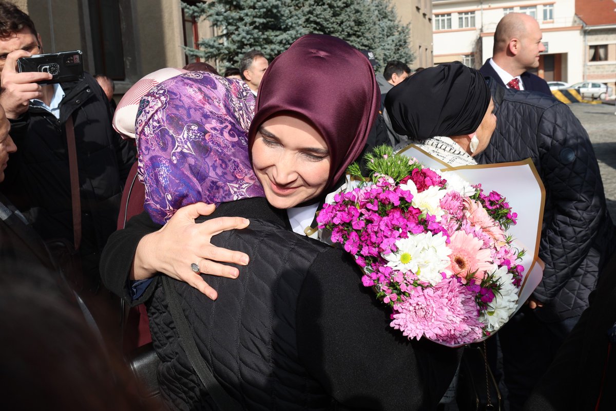 afyon_acikkapi's tweet photo. Sn. Valimiz Doç.Dr. Kübra Güran Yiğitbaşı'na ilimize sundukları kıymetli hizmetler, vatandaş odaklı yönetim anlayışı ve Açık Kapı çalışmalarımıza verdikleri güçlü destek için teşekkür ederiz. Yeni görev yerlerinde üstün başarılar dileriz @kubrayigitbasi https://t.co/EKf6IlrMI0