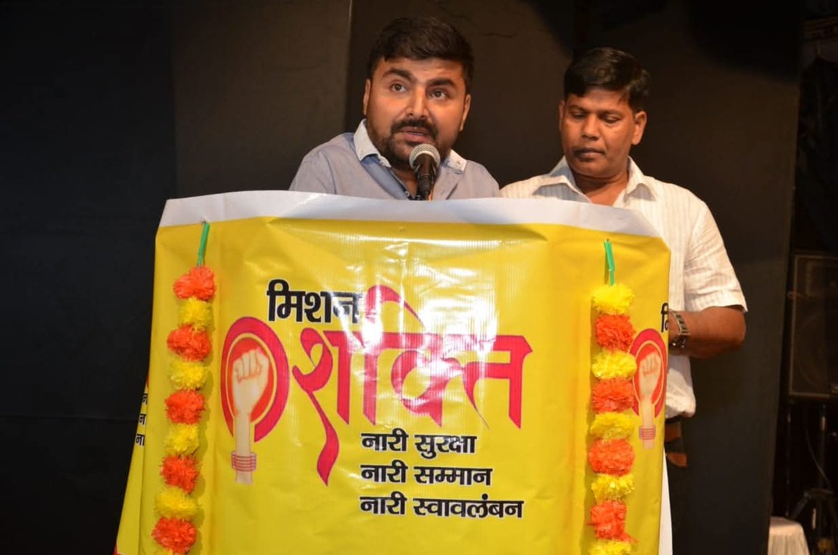 <a href="/neetusi86329772/">क्षत्रिय इतिहास RAJPUT HISTORY</a> नारी शक्ति पर भाषण भी देते हैं, ये महिलाओं को "चाट जाएंगे, भच्छ जाएंगे" बोलने वाले अरविंद सिंह from उत्तरप्रदेश!!
मतलब क्या ही लोग हैं 😂😂😂
