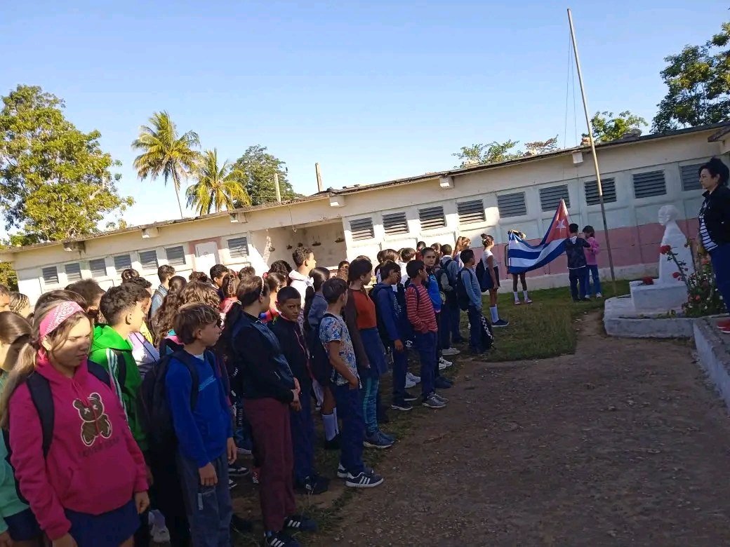 DME1roEnero's tweet photo. #CubaSoberana
#EducacionPrimeroDeEnero
#CubaEstaFirme https://t.co/6ppGT4bs9E