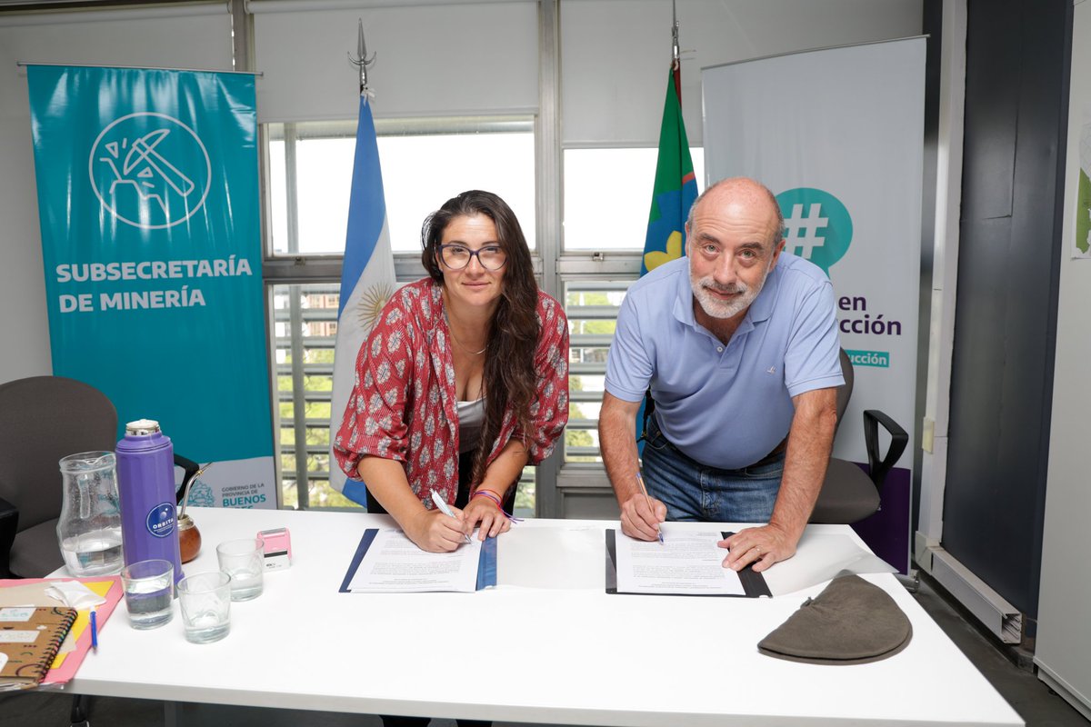 Produccion_PBA's tweet photo. Marcos Paz se suma a la “La Minería en tu Municipio”. Con la firma de este covenio se potencia la articulación local para una minería inclusiva, sustentable, con participación comunitaria, trabajo digno y menos brechas de género. ⛏️🌿 https://t.co/XC1iJVHMyD