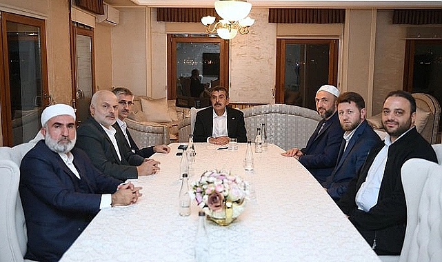 Okulları tarikat ve cemaatlere teslim eden Milli Eğitim Bakanı Yusuf Tekin’e kimler teşekkür etmişti?

• Menzil cemaati
• Erenköy cemaati
• Nur cemaati
• Işıkçılar cemaati
• Ve tabii ki Ensar Vakfı!

Ayrıntılar soL Haber’de👇

haber.sol.org.tr/haber/vasat-bi…