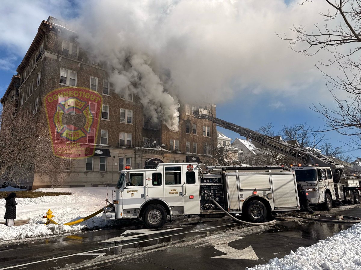 ctfirephoto's tweet image. HAPPENING NOW: CFPA Connecticut Member @eiottphoto is on scene of a third alarm building fire in New Haven CT. #NewHaven #NewHavenFire