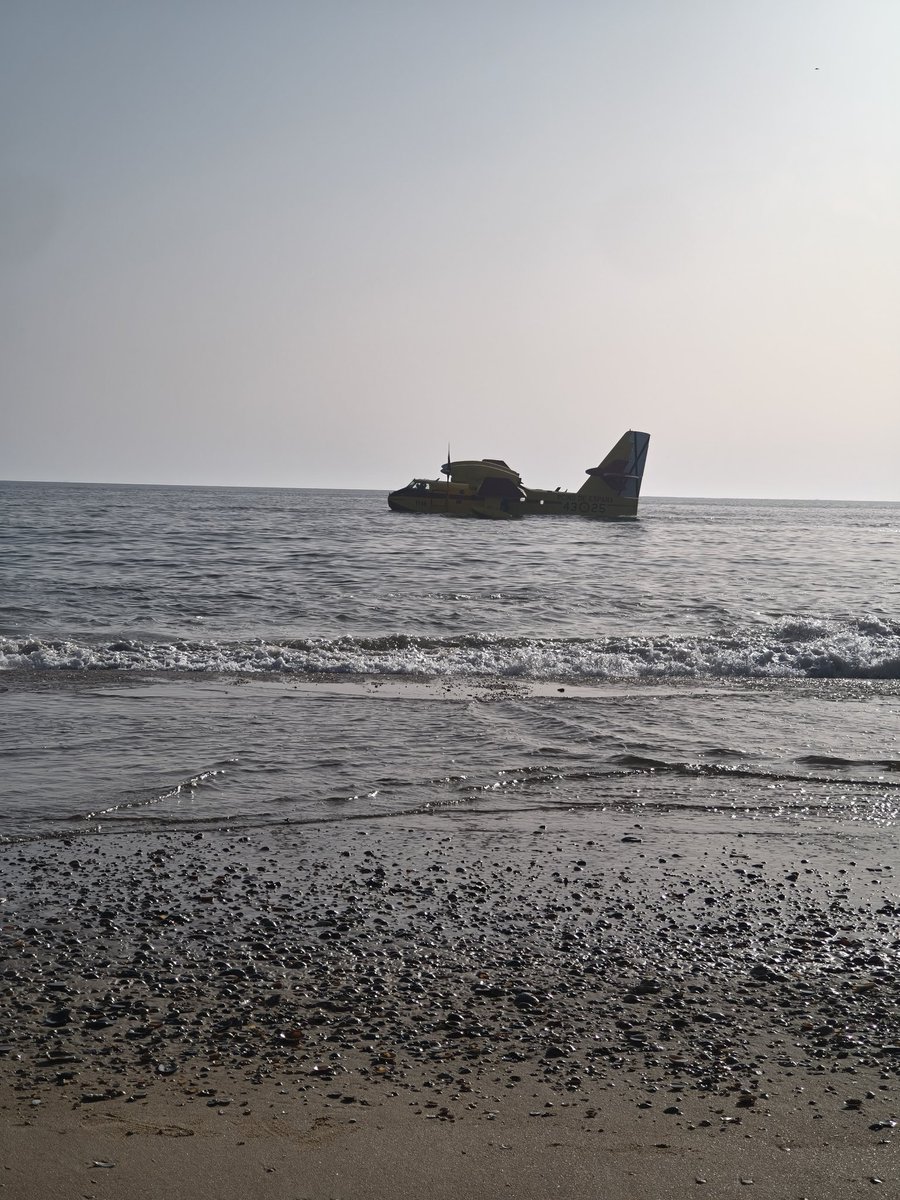 NI bañarse le dejan a uno tranquilo